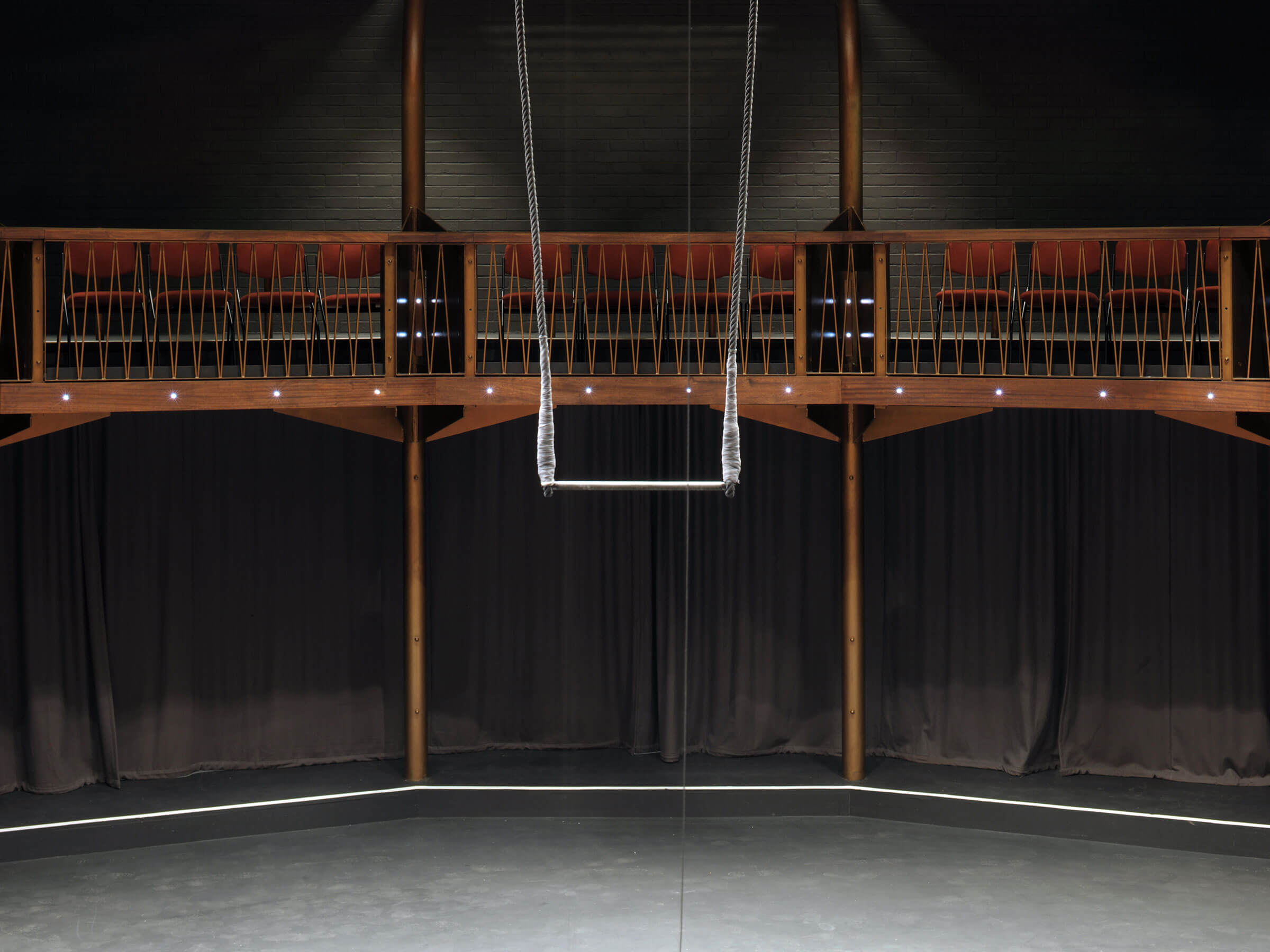 Acrobat's swing at the Albany